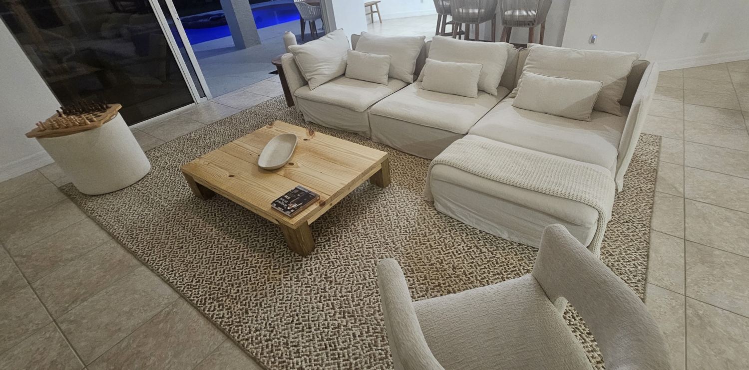Bright and spacious living room